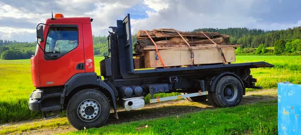 Přepravní plato pro převoz techniky a materiálu