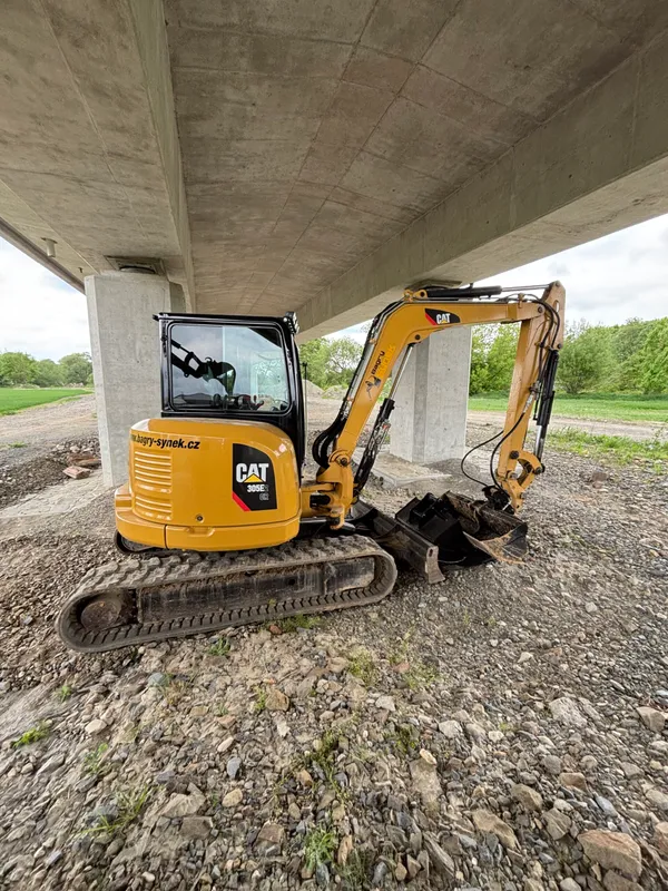 Pásové rypadlo CAT 305 CR z původních stránek Bagry Synek